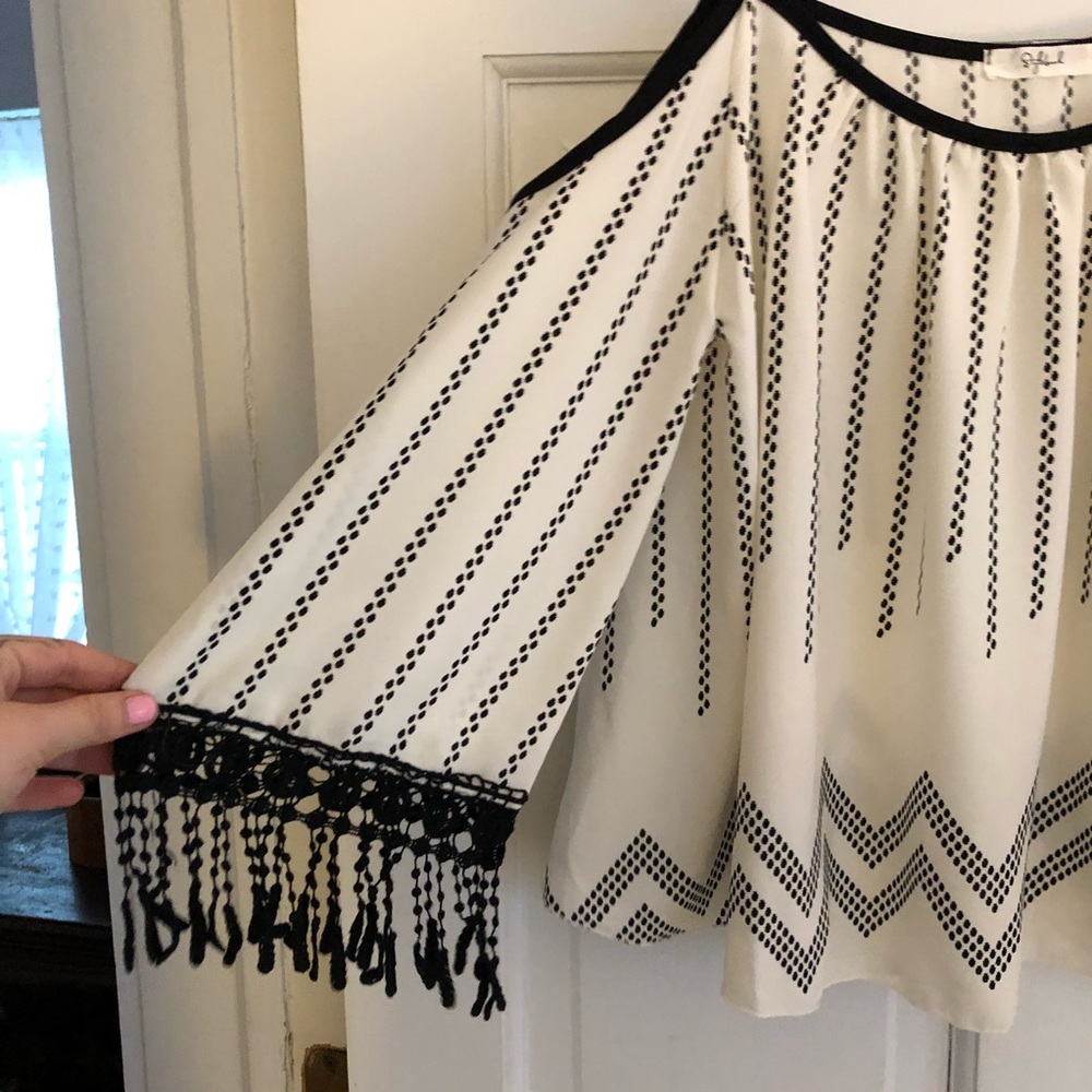 NWOT Stylebook Gypsy Boho Cold Shoulder Fringe Top